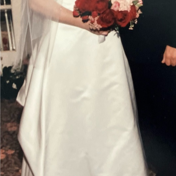 Size 12, hand-beaded wedding gown. Worn once and in a preservation box. - Picture 6 of 9